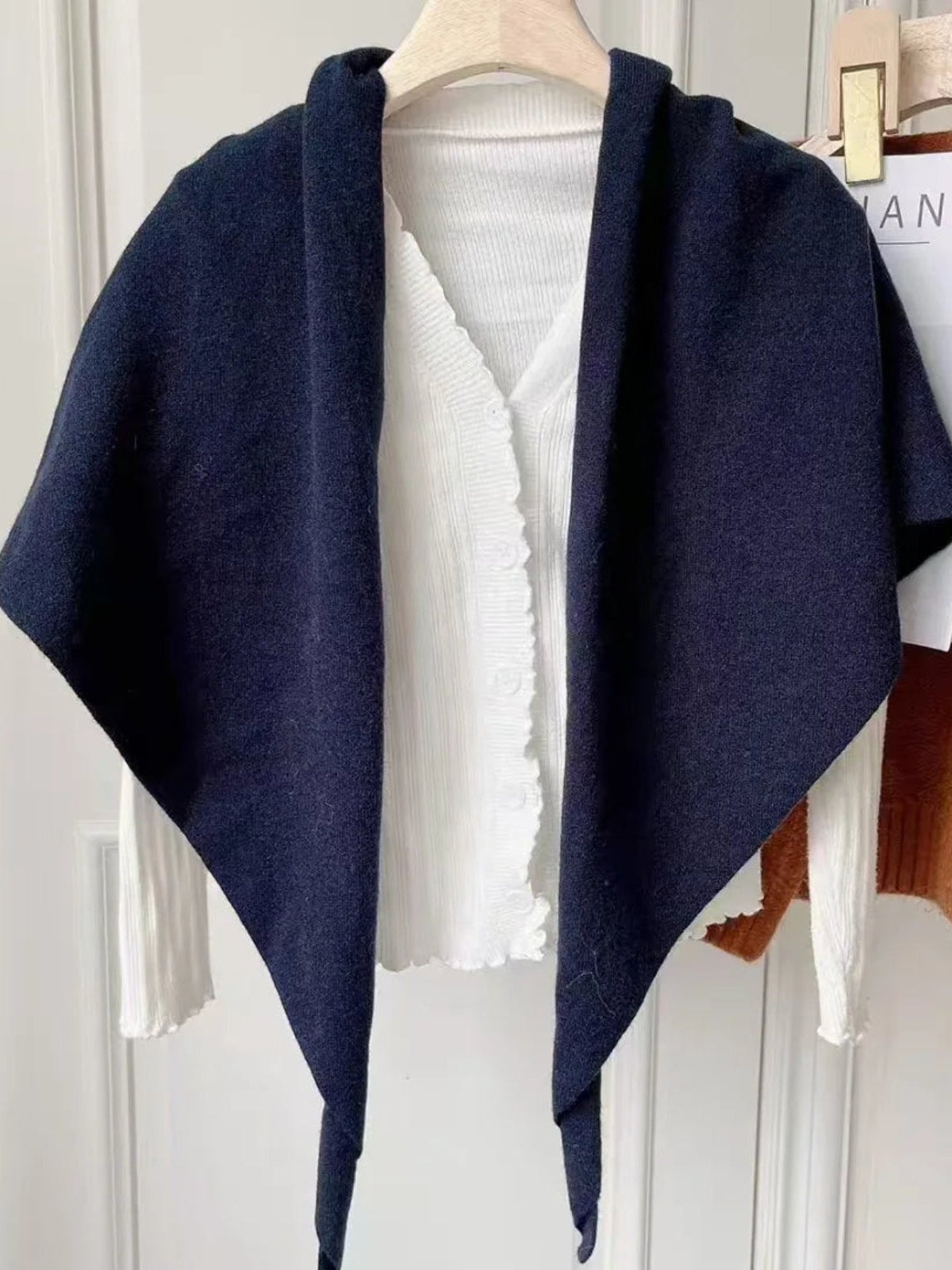 Lunéa Triangle Scarf