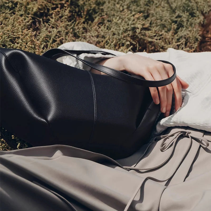 Feminine Bag — by Lunéa Paris