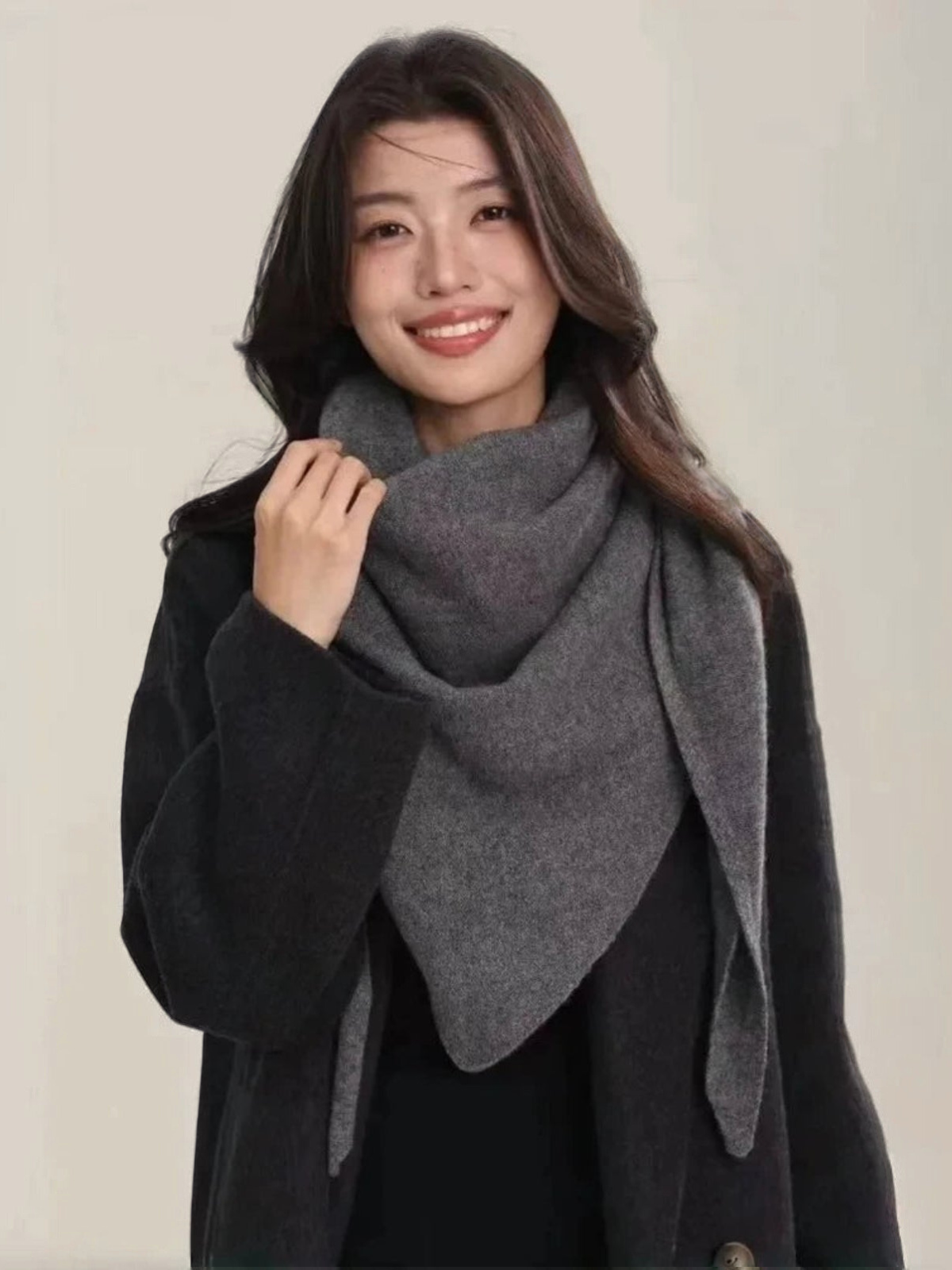 Lunéa Triangle Scarf